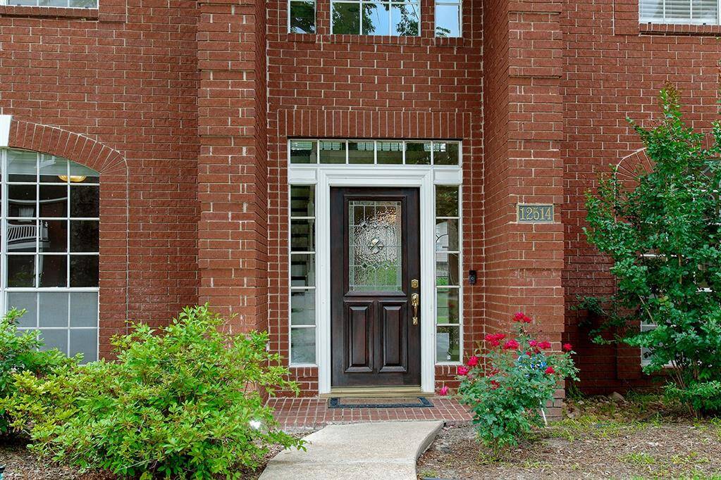 This Home Has it All!