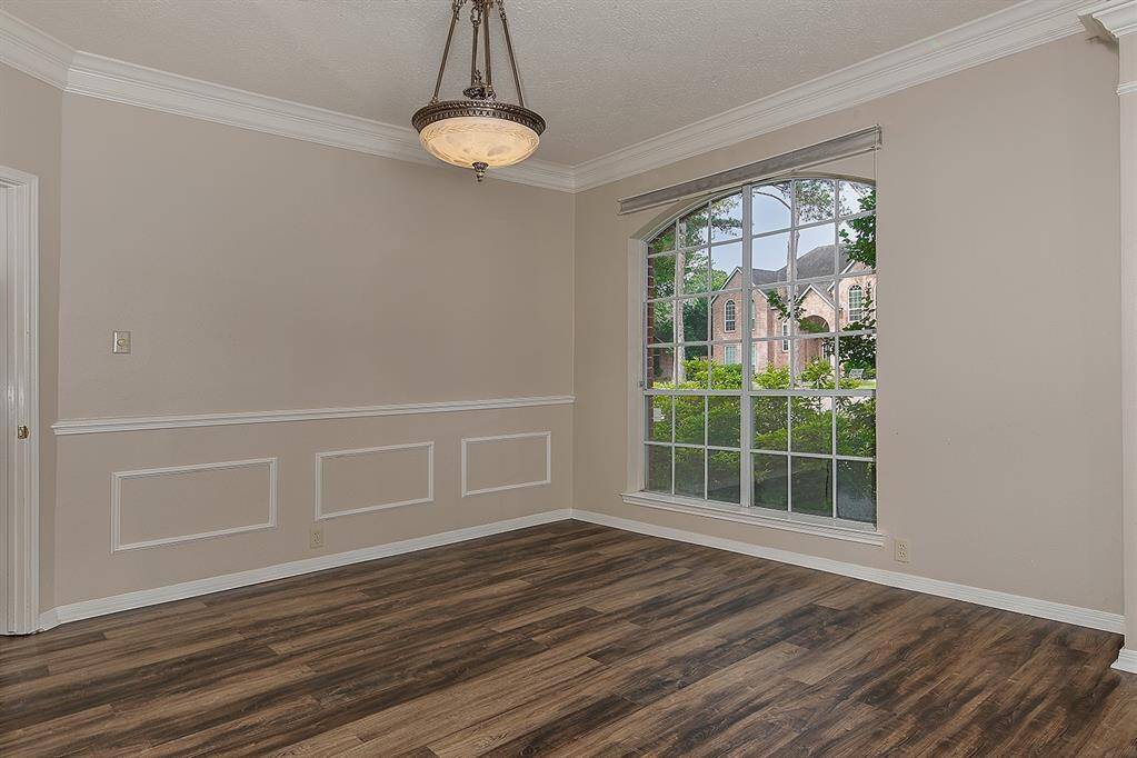 Formal Dining w/ Crown Moulding