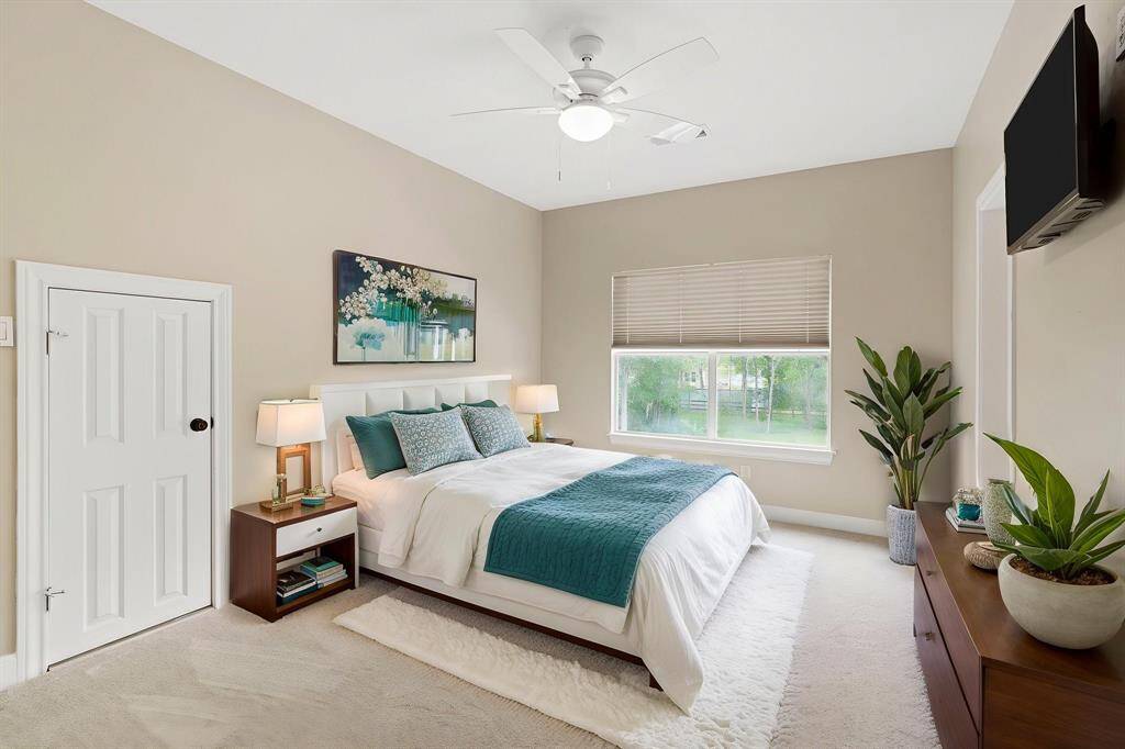 This photo has been virtually staged.Whether used as a guest suite, a teen’s retreat, or a quiet space for relaxation, this room is designed to adapt to your needs while offering the convenience of an en-suite bath.