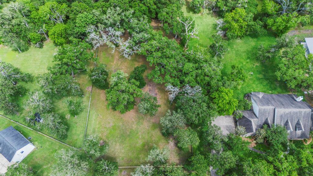The wide-open spaces surrounding the home offer a serene escape, with the trees and greenery ensuring both privacy and an unparalleled connection to nature.