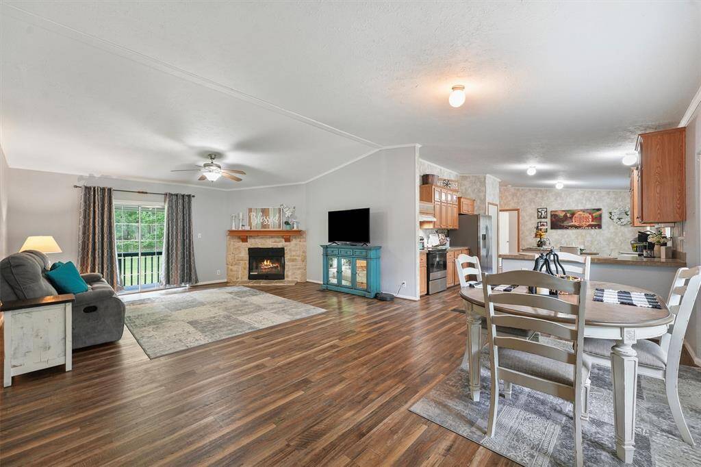 Looking from the front door into the open Livingroom and Kitchen.