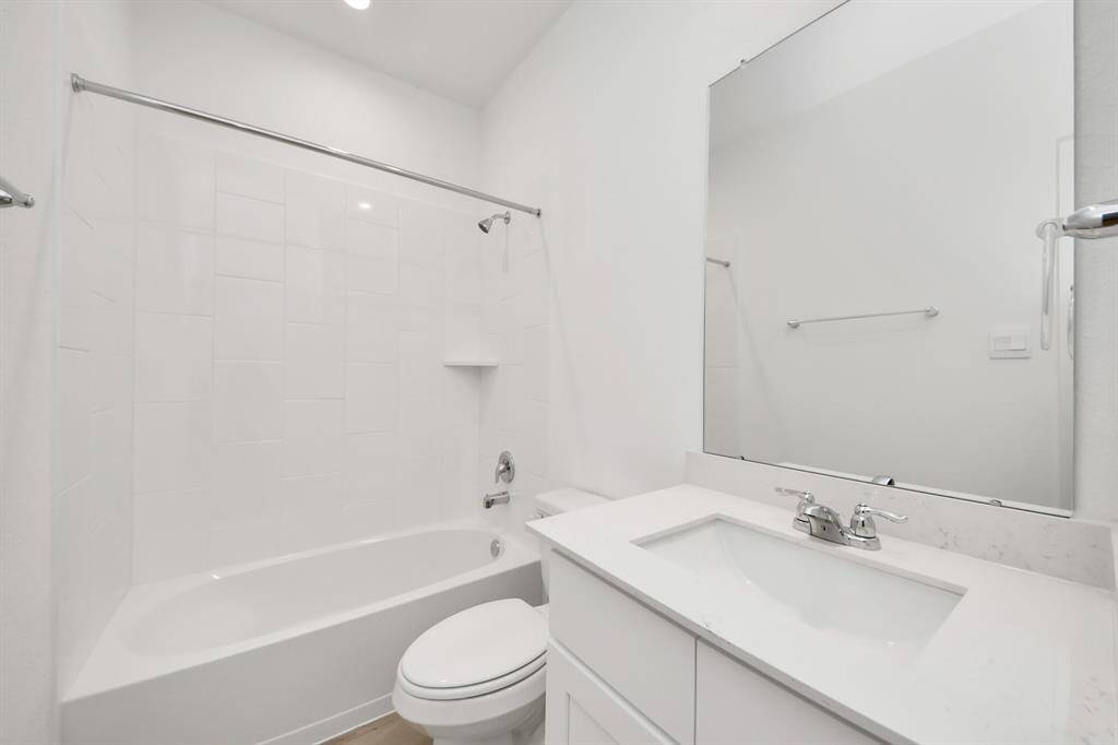Secondary Bath 1st floor