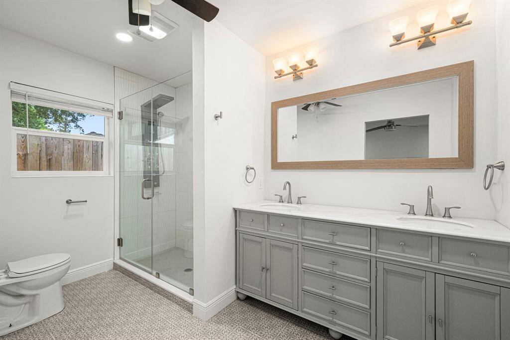 Bedroom #2 - Full bath en suite