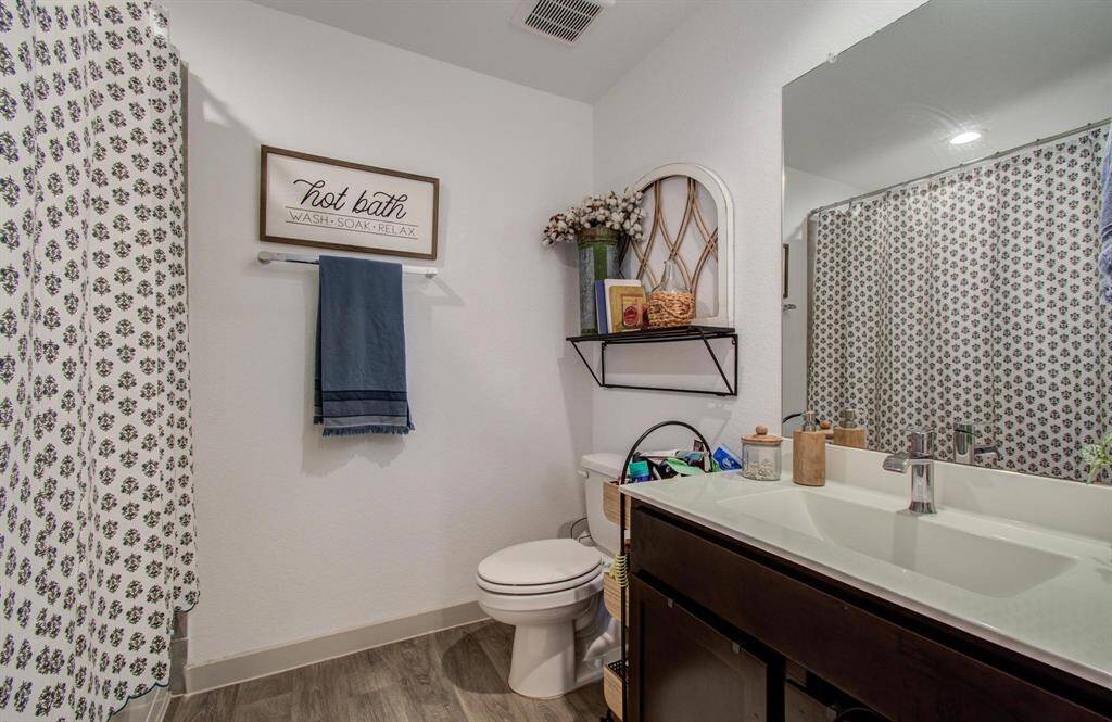 Secondary bathroom!