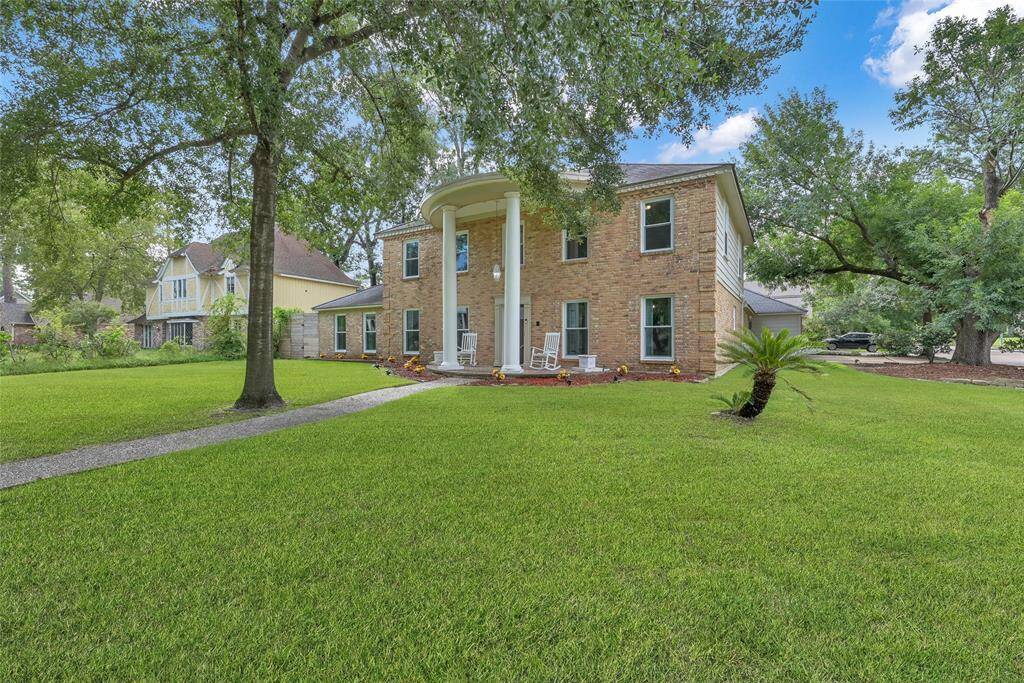 Large corner lot including 3-car driveway on the side of the home.