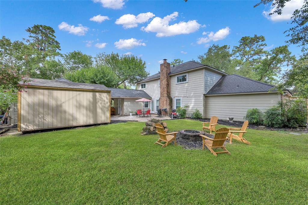 Look at all the yard space!