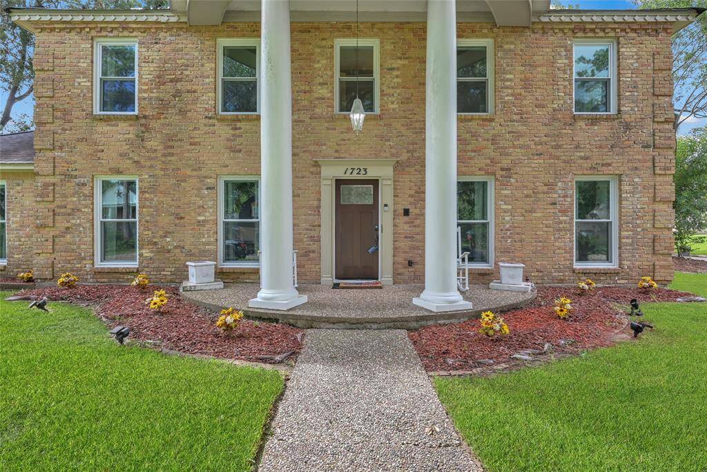 Timeless curb appeal