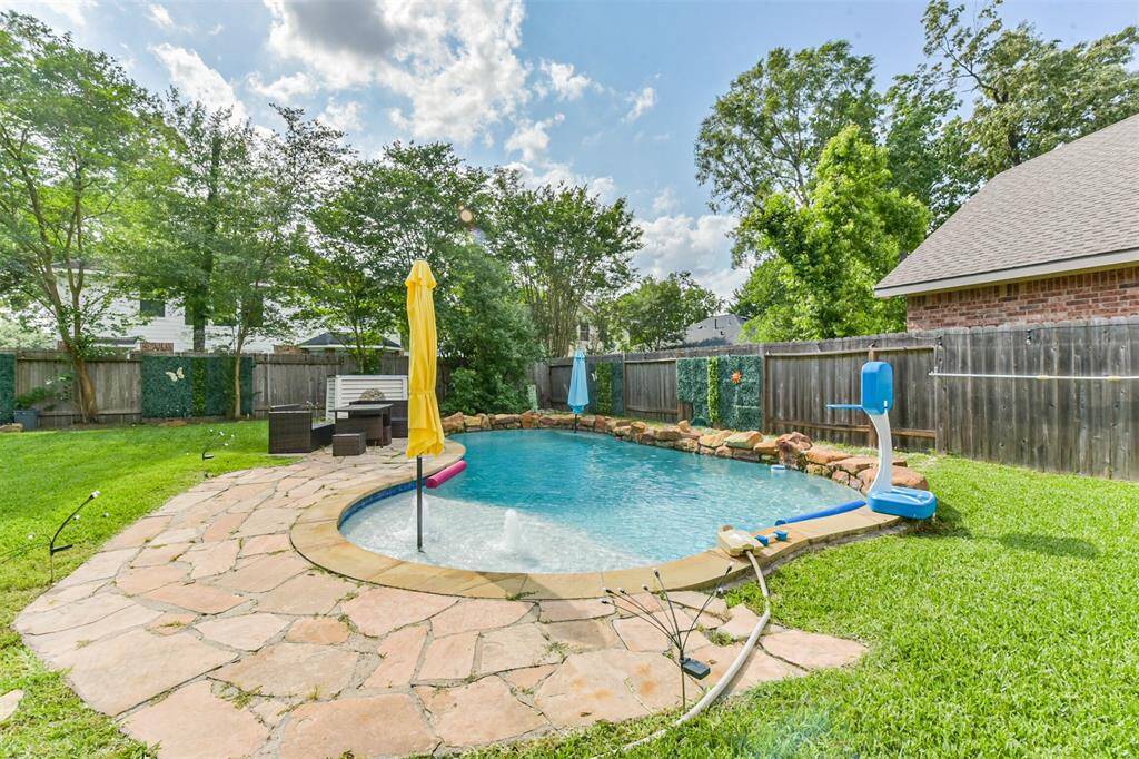 Excellent set up for pool allowing for backyard space