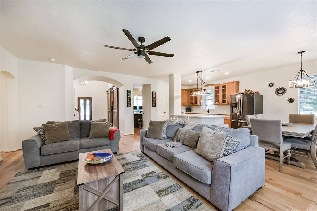 Excellent for family & entertaining.