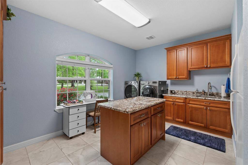 Laundry room equipped with sink/wetbar