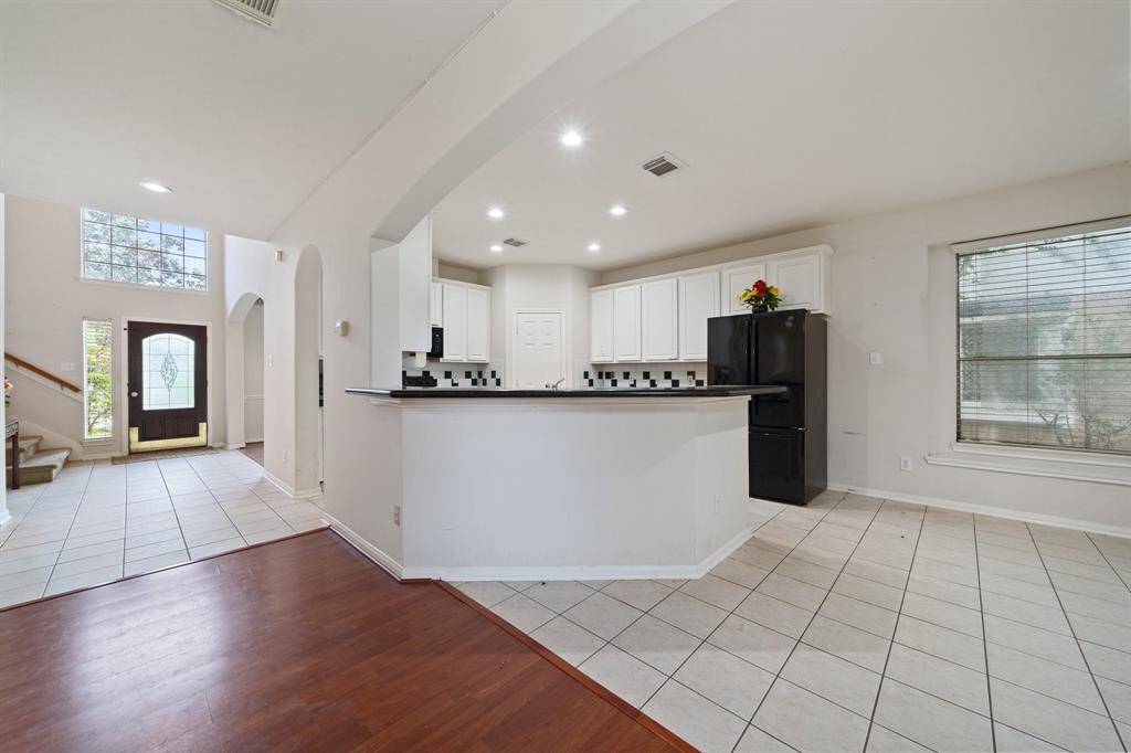 Open kitchen with bar top