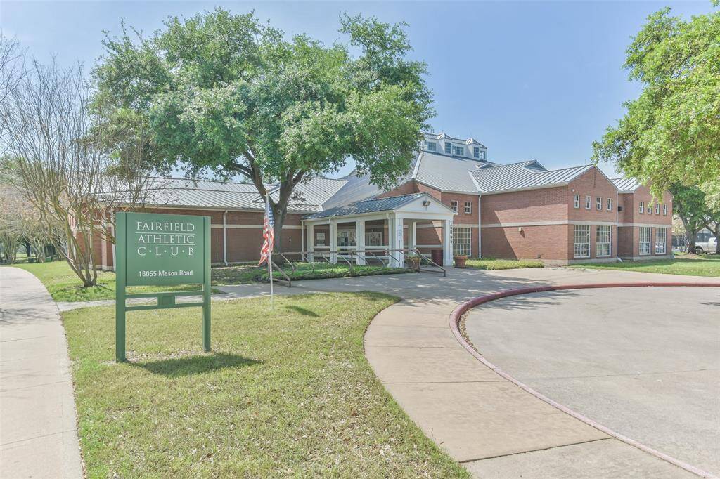 You'll love the amenities of Fairfield. Residents have access to the Fairfield Rec Center.