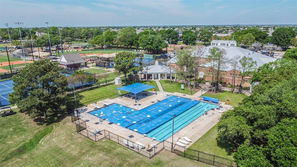 Fantastic pool with diving area at the Fairfield Rec Center