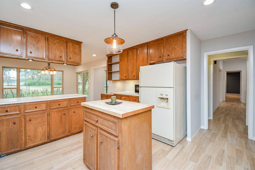 REFIGERATOR TO REMAIN WITH HOME