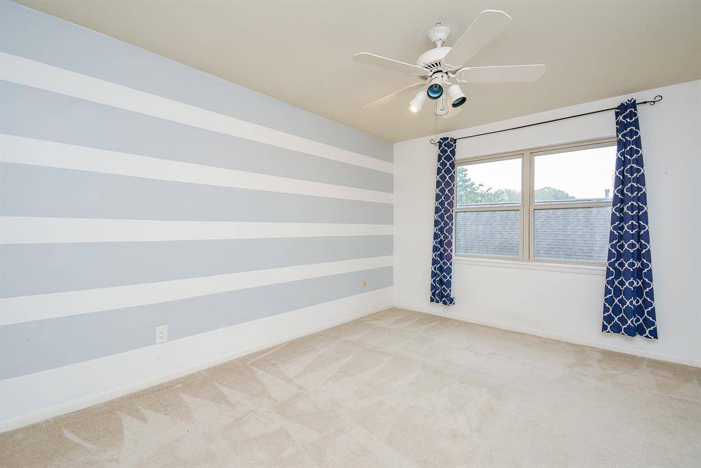 SECONDARY BEDROOM UPSTAIRS