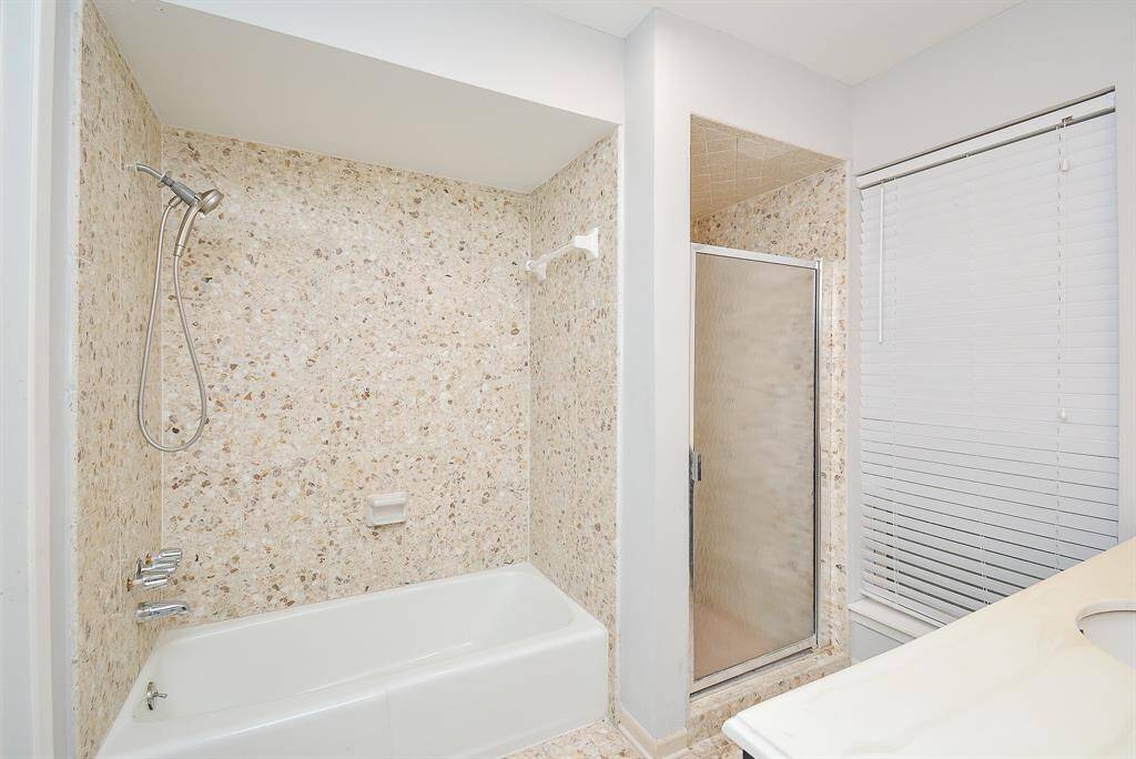 SEPARATE SHOWER WITH SEPARATE TUB