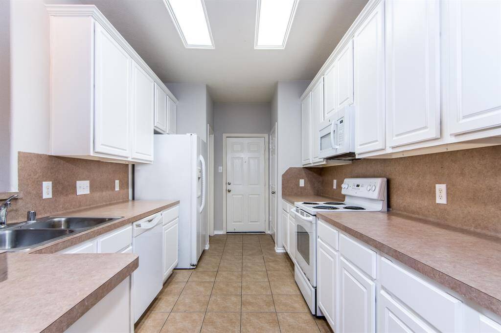 2 pantries in kitchen!
