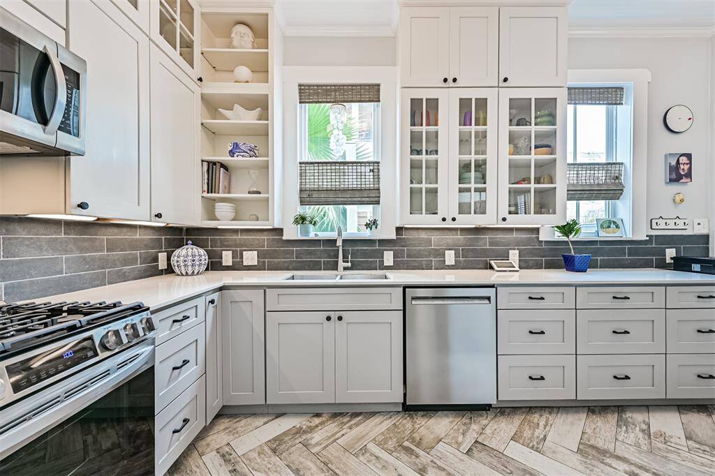 Beautifully Renovated Kitchen
