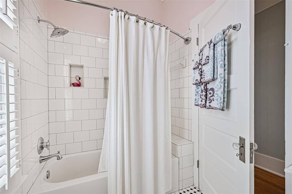 Bathtub / Shower Combo