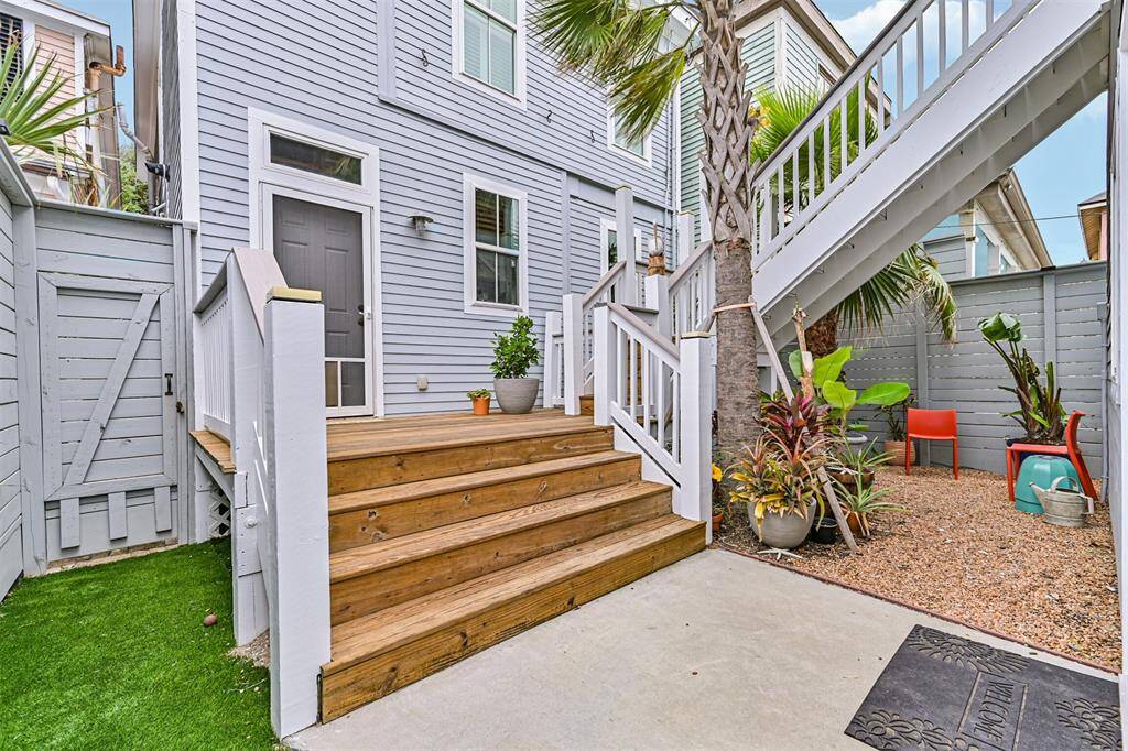 Multiple Backyard Nooks