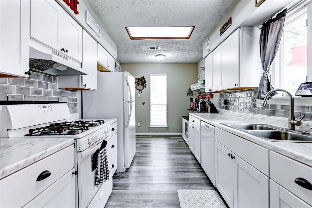 Spacious kitchen with plenty of cabinet space