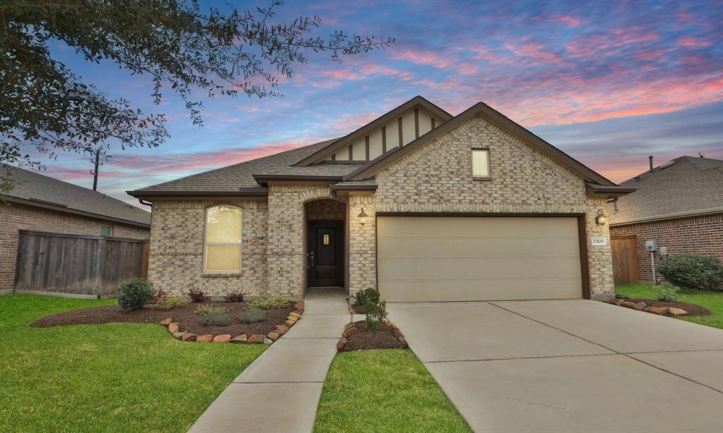 Beautiful home located in the heart of Elyson!!