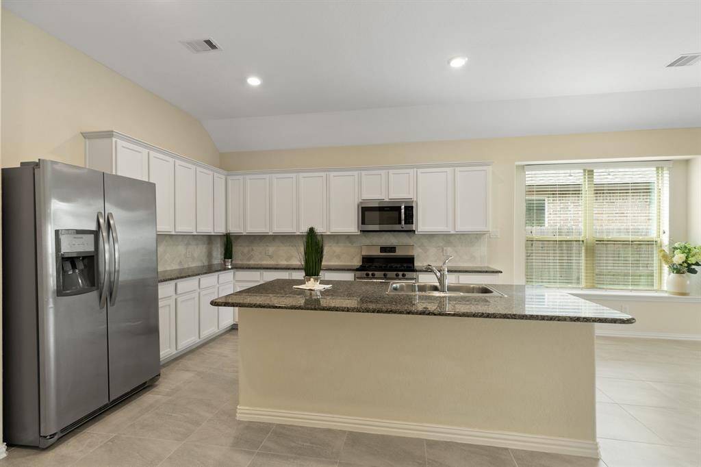 Kitchen island with breakfast bar