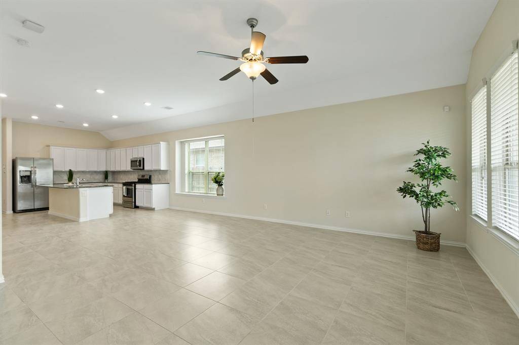 Living area flows nicely between kitchen, dining & living area
