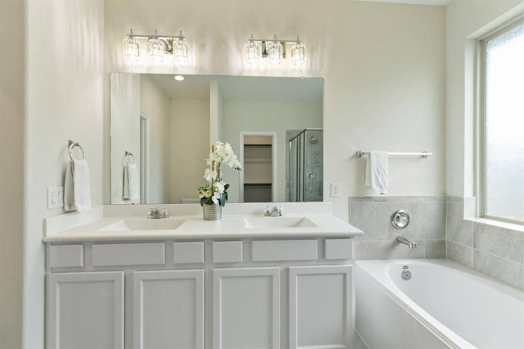 Modern bathroom to enjoy your spa at home!!