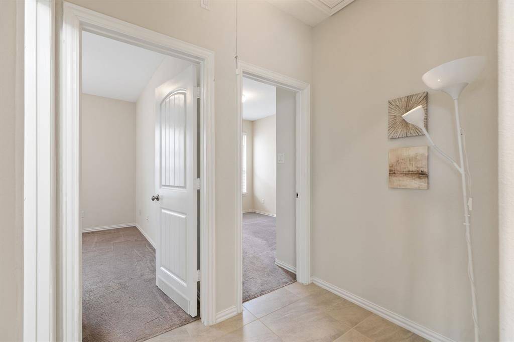 Nice private entry hall to secondary bedrooms