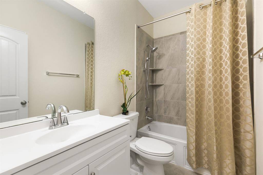 Secondary bathroom  with bathtub & shower
