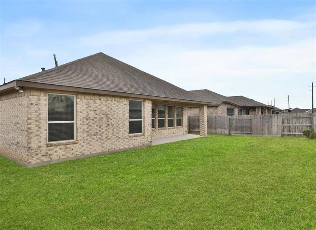 Large backyard to enjoy!
