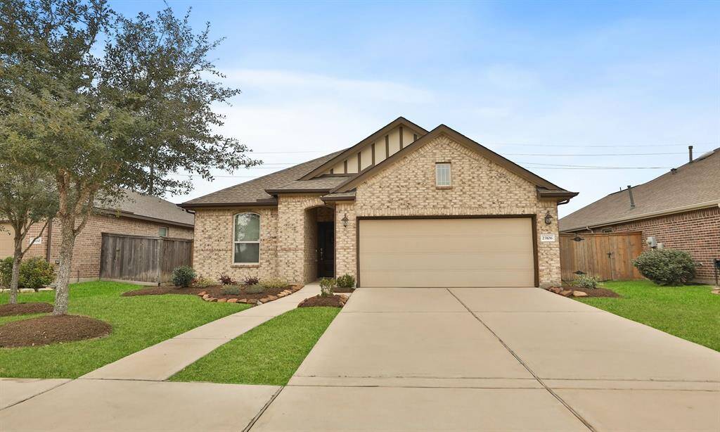 Convenient double driveway