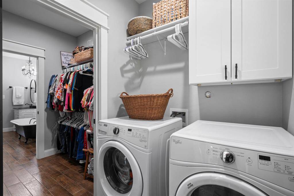 Have you ever dreamed of not needing to haul your clothing to the other side of the house to do laundry? Here is your chance to fulfill a dream!