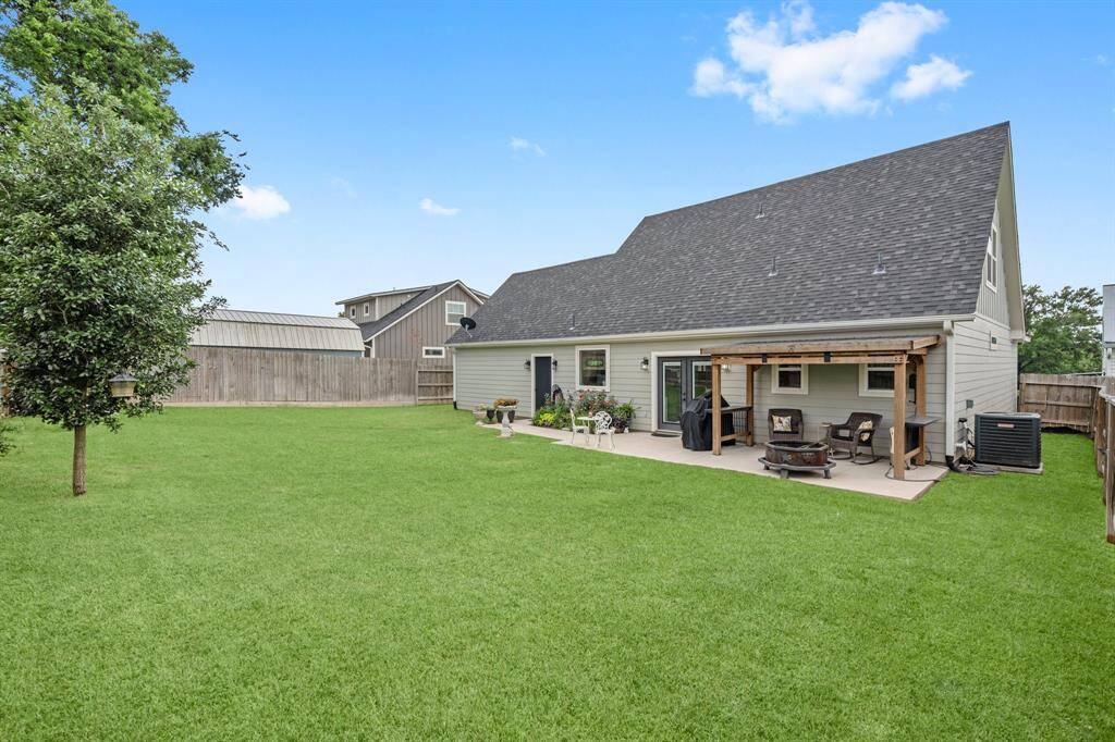 Isn't it nice to actually have some backyard space? This is a great backyard!