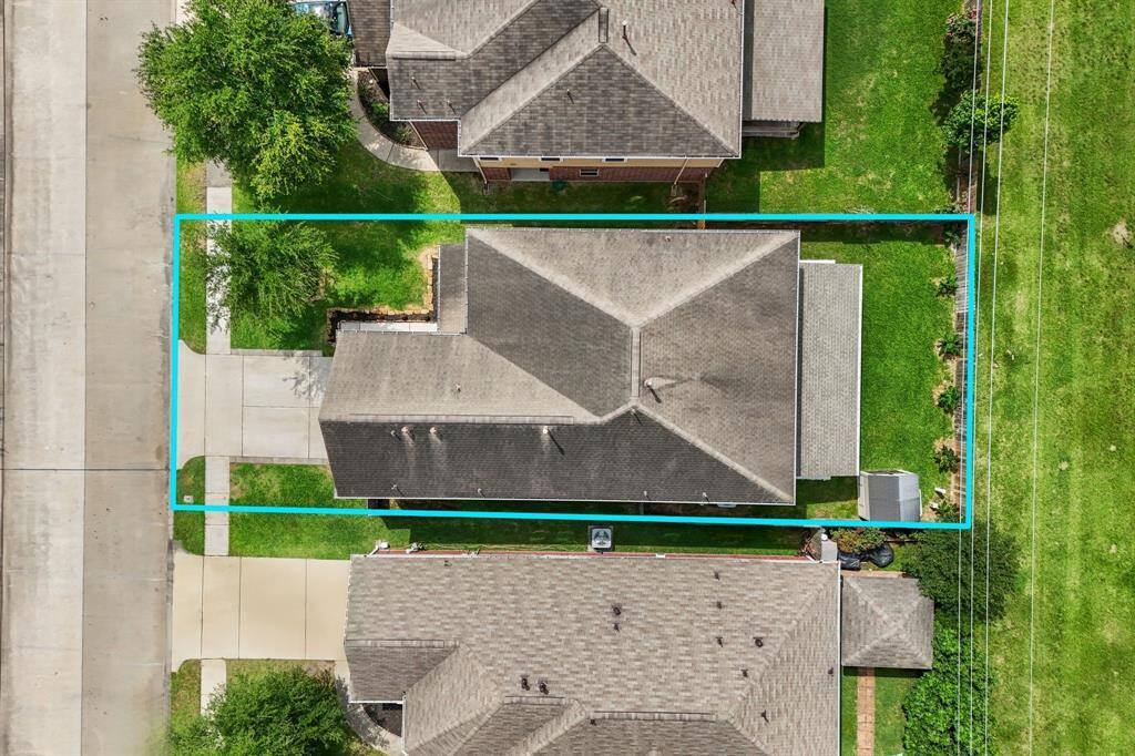 Great size lot with a no rear neighbor!