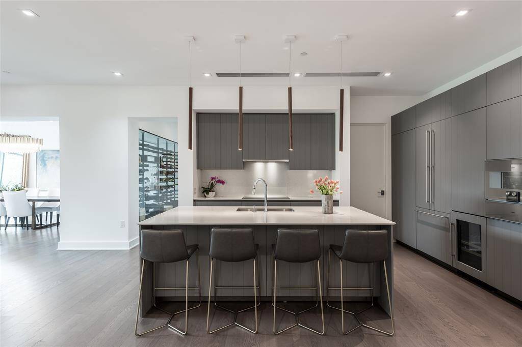 Crafted by Mirador Group in collaboration with the renowned Italian Giorgetti factory, this residence features custom cabinetry seamlessly integrated with premium amenities. Enjoy an induction cooktop, Gaggenau appliances, and sleek panel-front refrigerator and dishwasher.