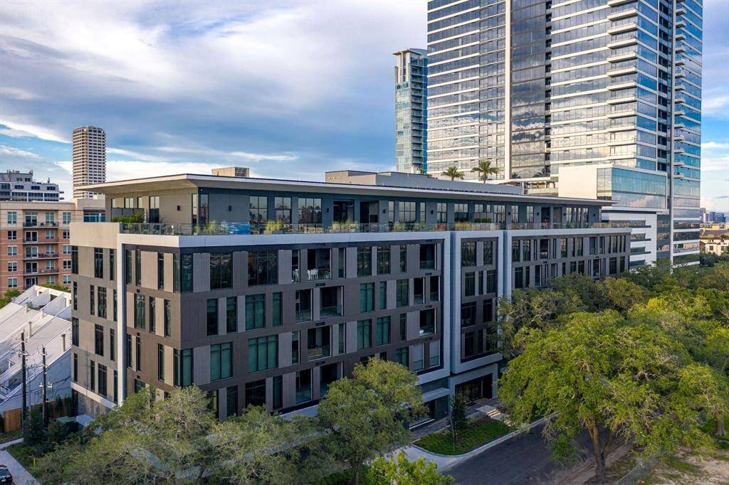 Upper Kirby, Houston, is a highly desirable, walkable neighborhood ranked 4th in walkability. With over 150 dining, retail, and entertainment options, it offers easy access to Whole Foods, Trader Joe’s, and Central Market. Green spaces, such as the renovated Levy Park, provide outdoor relaxation. The neighborhood’s prime location offers quick access to Downtown, the Texas Medical Center, and the Galleria, making it an ideal choice for professionals. Upper Kirby blends urban convenience.