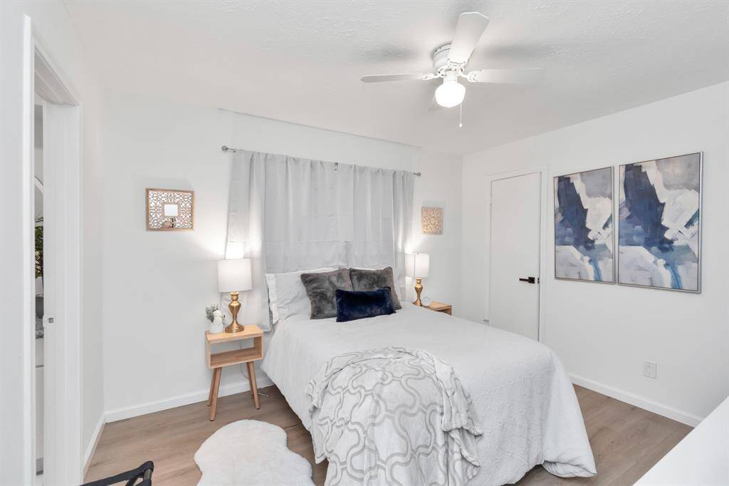 This secondary bedroom is perfect for a restful retreat. With ample closet space and a cozy layout, it connects seamlessly to the shared Jack and Jill bathroom, featuring a dual sink vanity and tub-shower combo for added convenience.