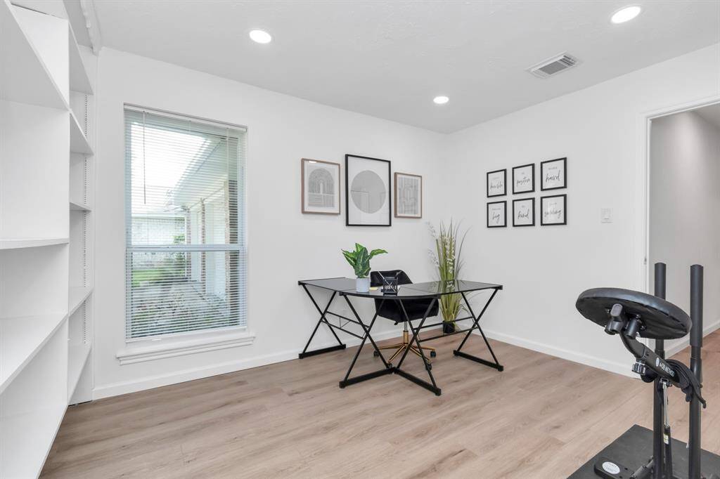 This secondary bedroom is ideal for a home office, with large windows that flood the room with natural light, creating a bright and energizing atmosphere. With plenty of space for a desk and storage, it’s a perfect setting for productivity.