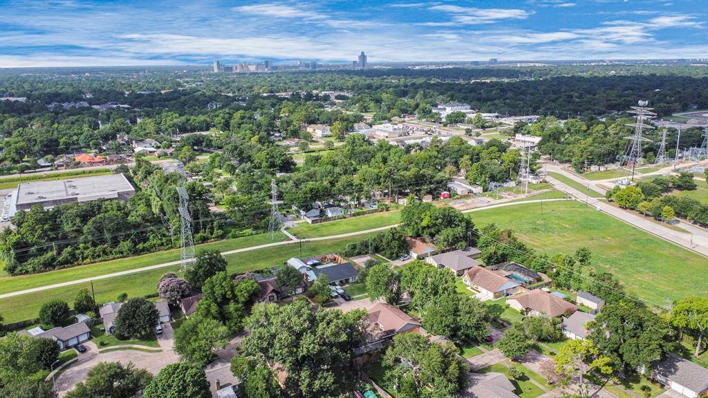 Enjoy peace of mind knowing that this home has been recently updated with a new HVAC system (2022) and water heater (2022). With a 5.5-year-old roof and an ideal location, this home is move-in ready and ready to serve as your next investment or forever home.