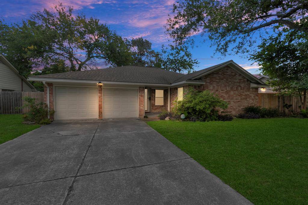 This recently updated 4-bedroom, 2-bathroom home is nestled in the quiet neighborhood of Holley Terrace in Spring Branch—a prime spot close to Houston’s best restaurants, shops, and attractions. Whether you're looking for a homestead or an investment opportunity, this location has it all.