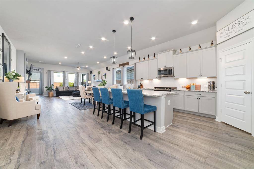 TRUE OPEN CONCEPT LIVING