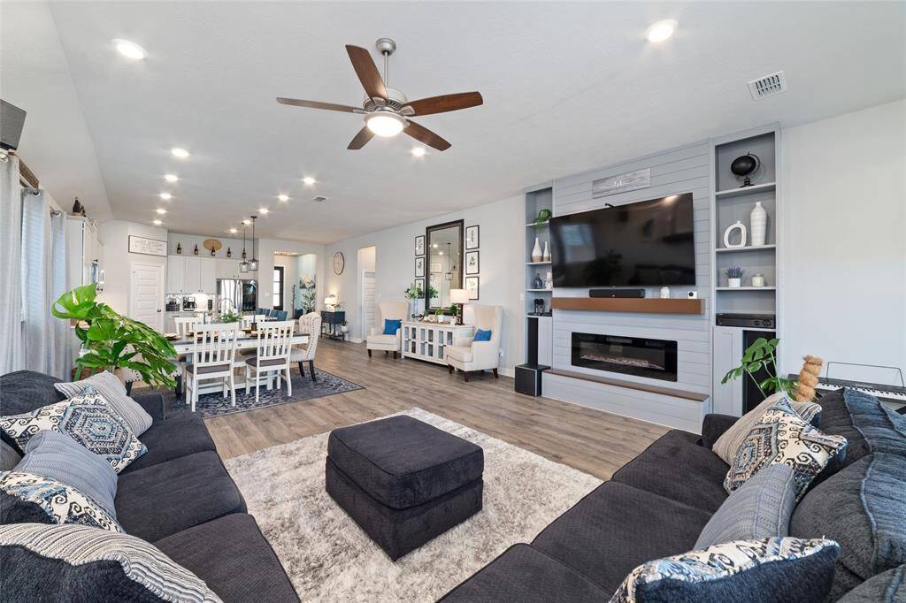 ELECTRIC FIREPLACE PLUS SURROUND SOUND