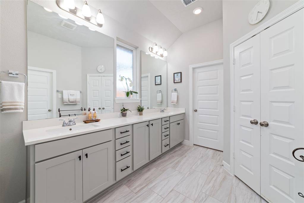 2 PRIMARY CLOSETS ON OPPOSITE SIDES OF BATHROOM