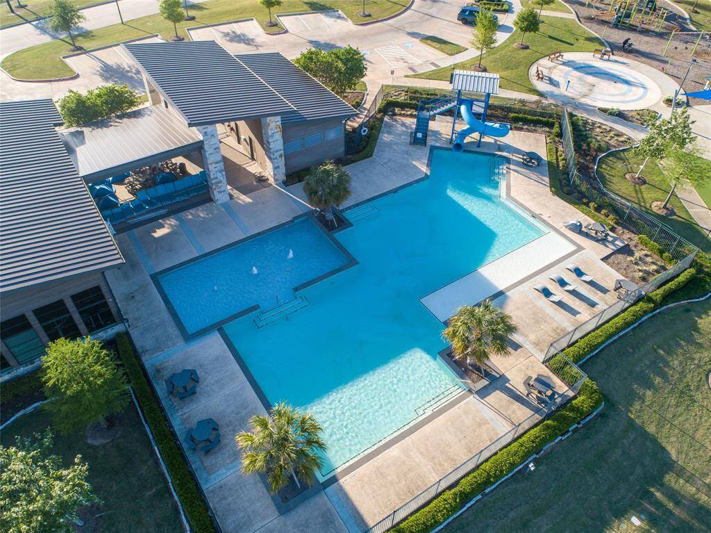 WORKOUT CENTER NEAR POOL