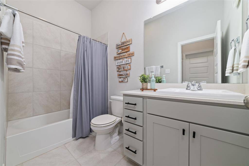 BATHROOM 2 BETWEEN BEDROOMS 1-2