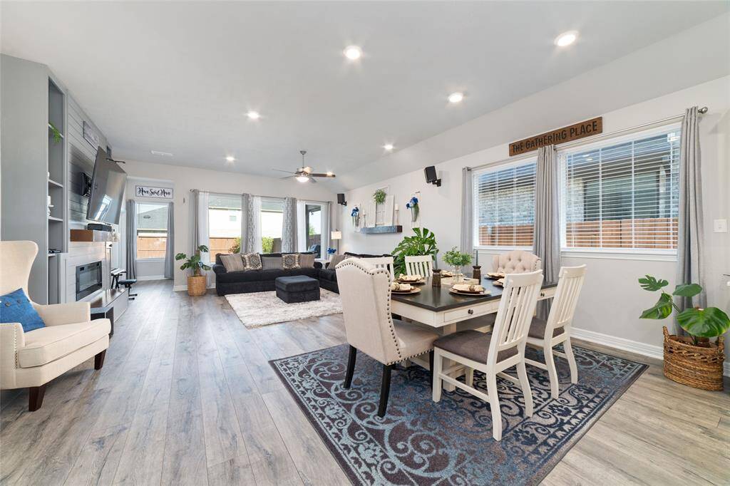 DINING ROOM INCLUDES EVERYONE