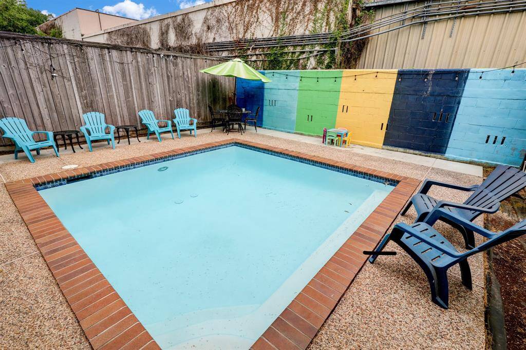 *Photos are from a previous listing and may not reflect the property's current condition.
