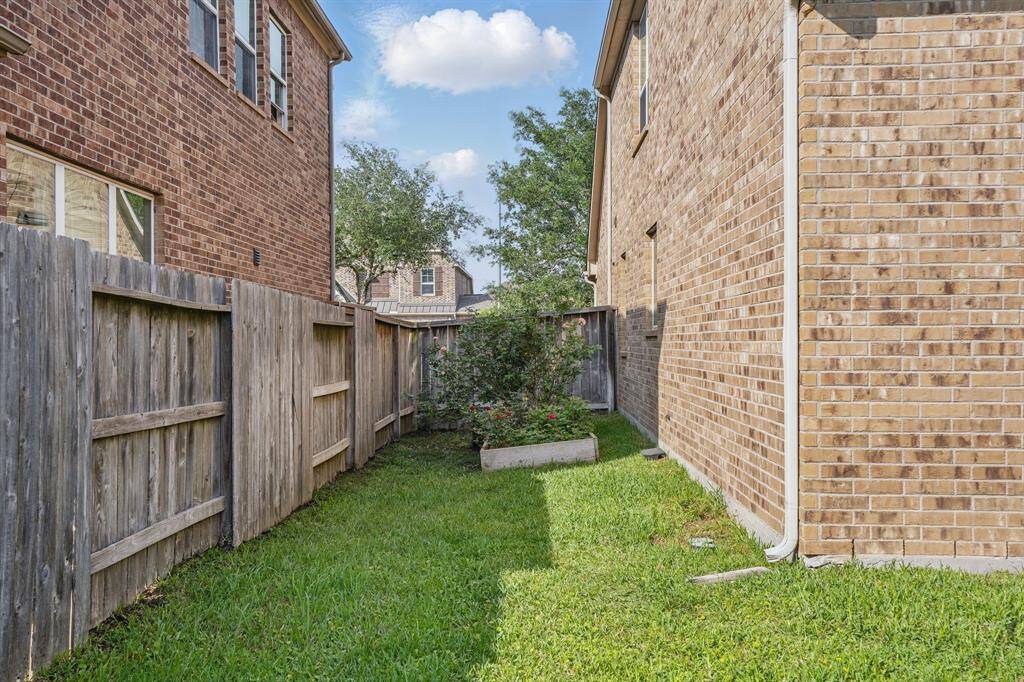 Good size side yard for gardening !